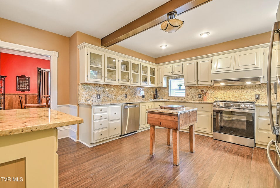 Photo #16: 725 Maryland Avenue