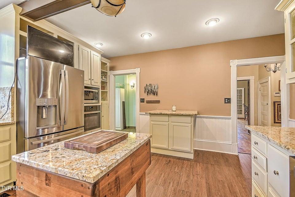 Photo #17: 725 Maryland Avenue