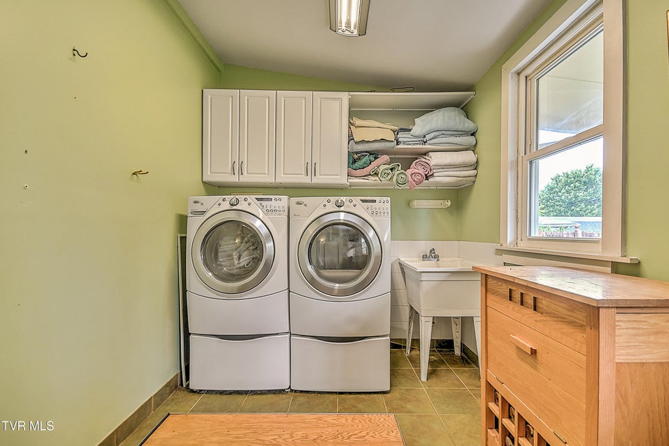 Photo #18: 725 Maryland Avenue