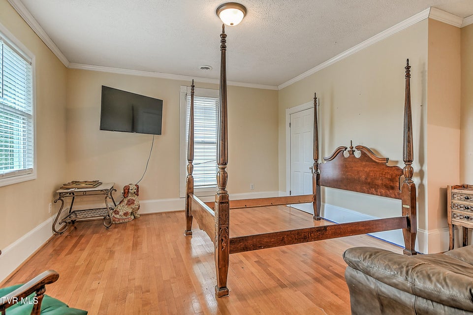 Photo #36: 725 Maryland Avenue