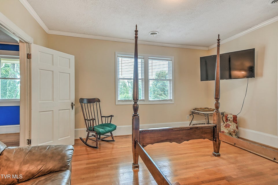Photo #37: 725 Maryland Avenue