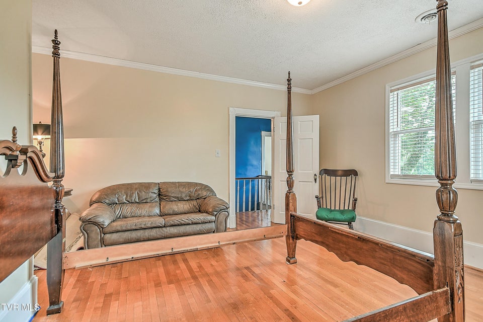Photo #39: 725 Maryland Avenue