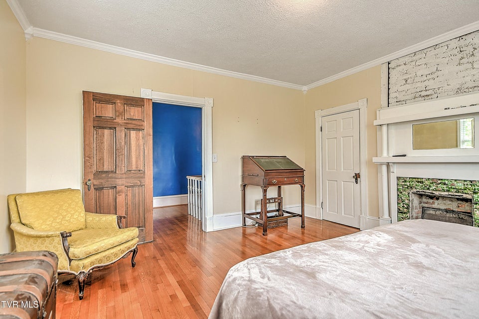Photo #41: 725 Maryland Avenue