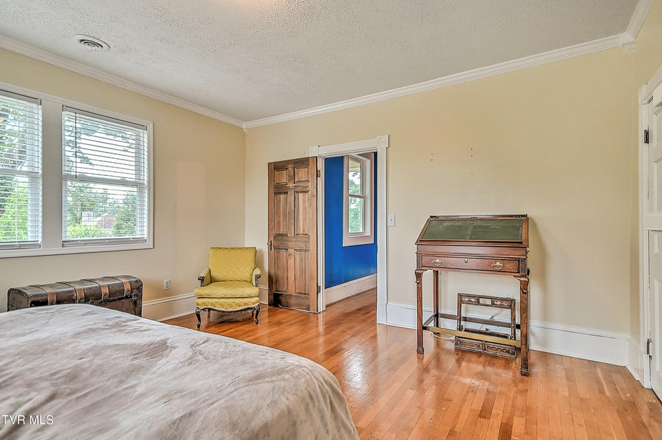 Photo #42: 725 Maryland Avenue