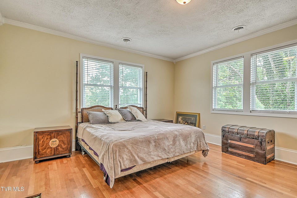 Photo #43: 725 Maryland Avenue