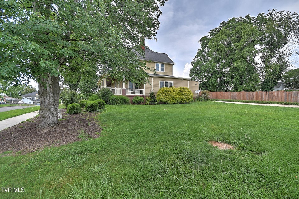 Photo #48: 725 Maryland Avenue