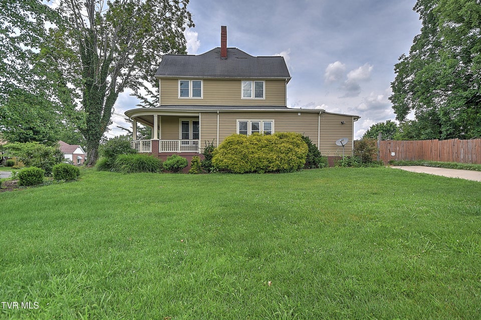 Photo #49: 725 Maryland Avenue