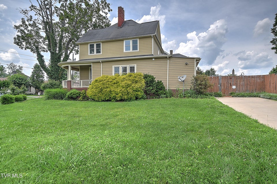 Photo #50: 725 Maryland Avenue