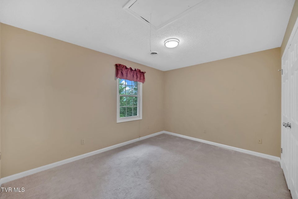 Photo #39: 129 Hillview Court