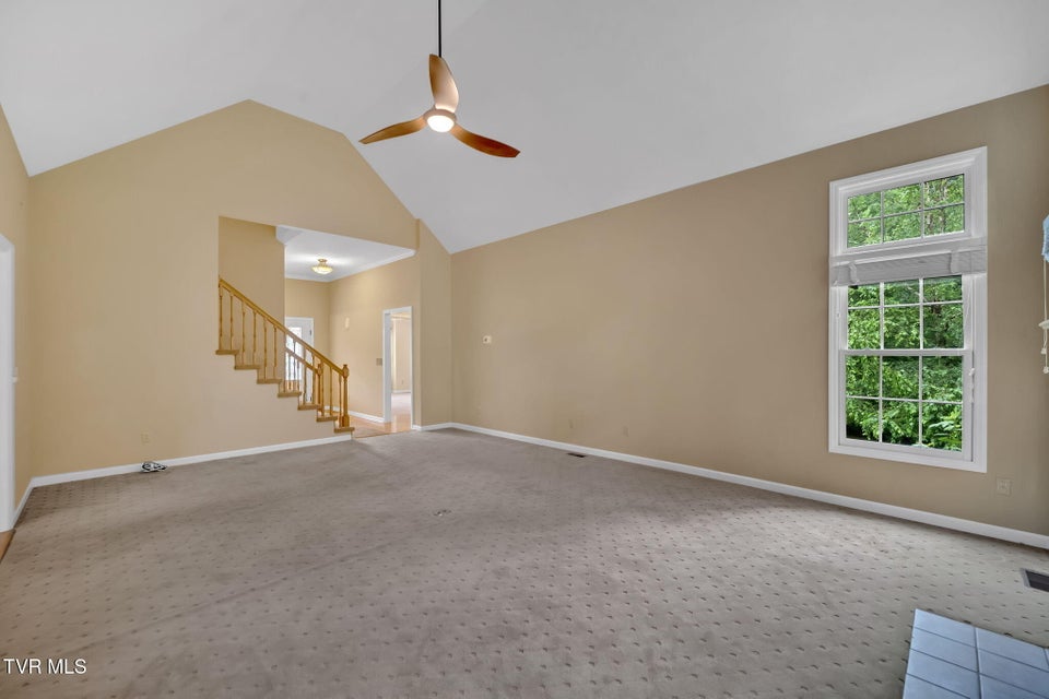 Photo #9: 129 Hillview Court