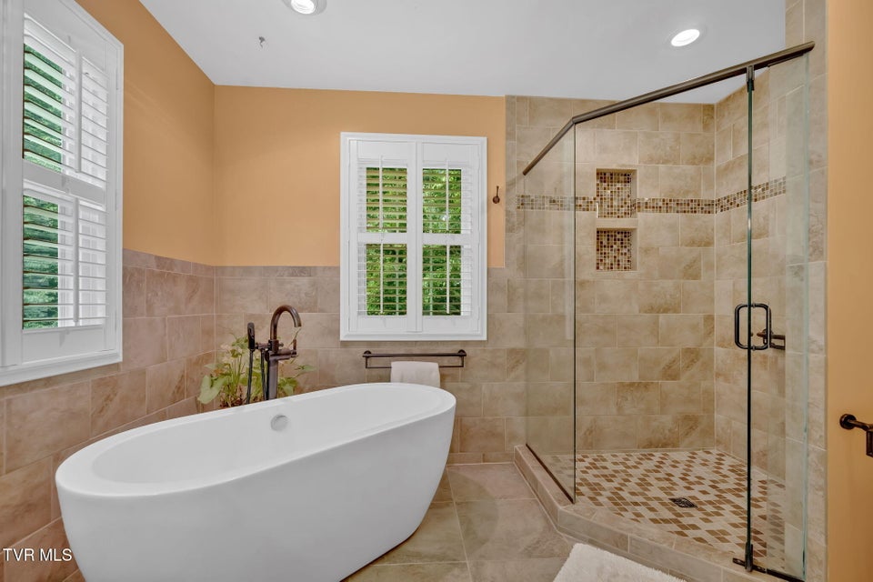 Photo #16: 129 Hillview Court