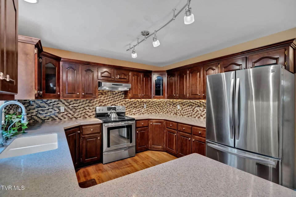 Photo #26: 129 Hillview Court