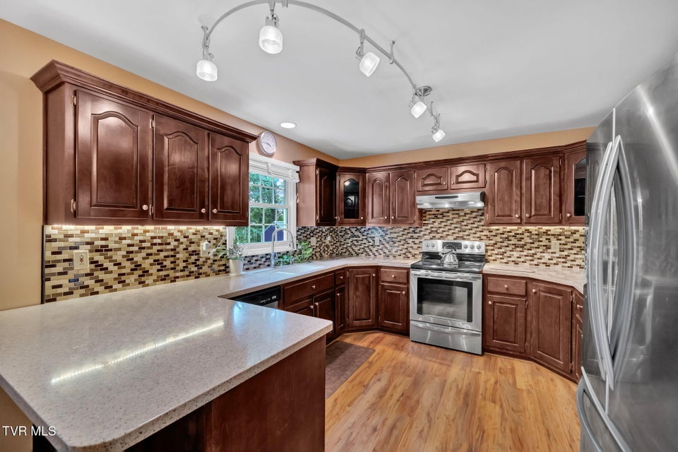 Photo #27: 129 Hillview Court