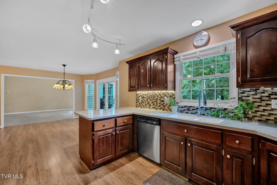 Photo #28: 129 Hillview Court