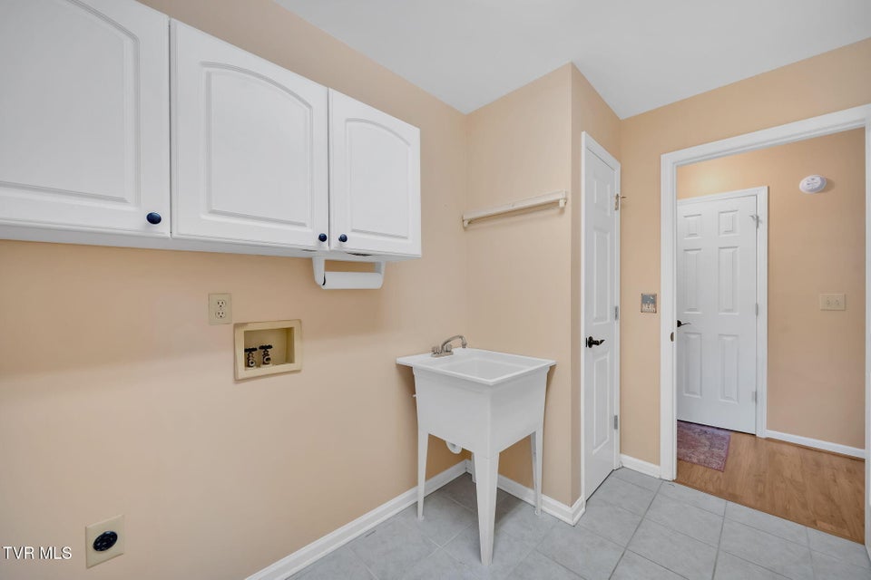 Photo #32: 129 Hillview Court