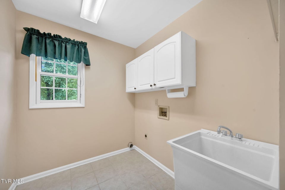 Photo #33: 129 Hillview Court