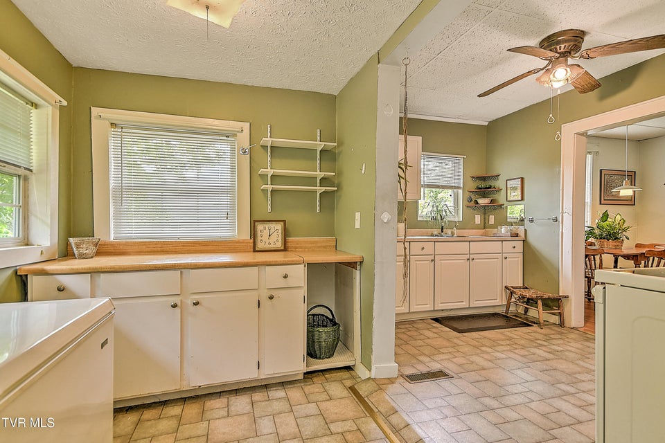 Photo #18: 116 Esther Street