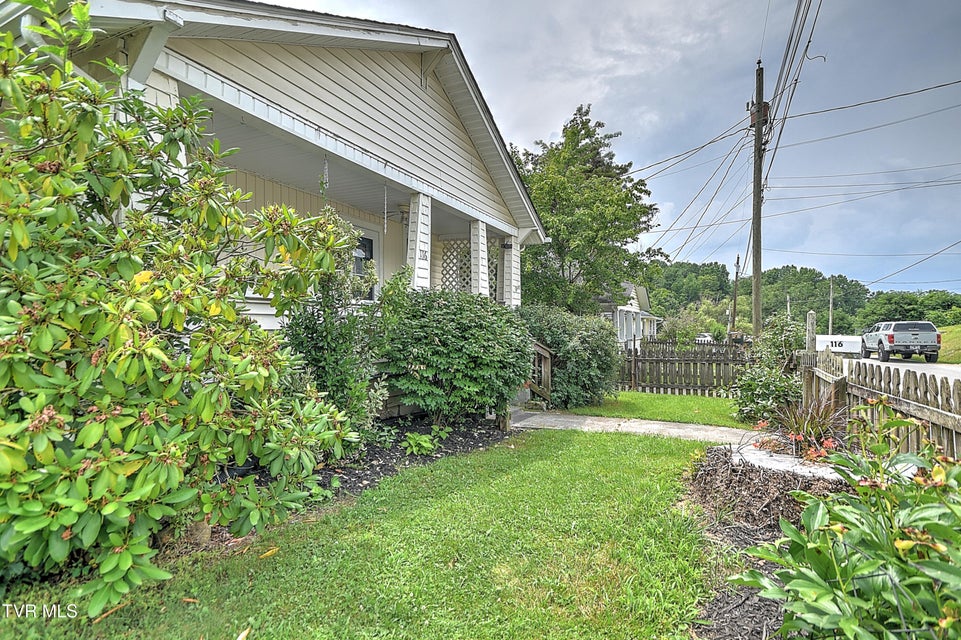 Photo #33: 116 Esther Street
