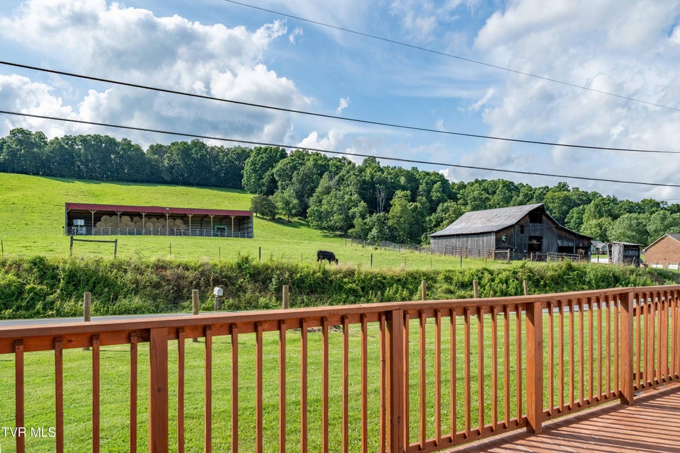 Photo #4: 654 Valley Drive
