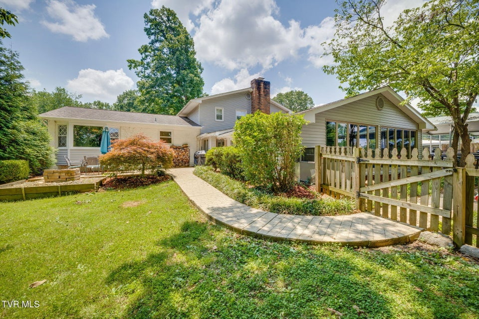 Photo #40: 1605 Woodmont Drive