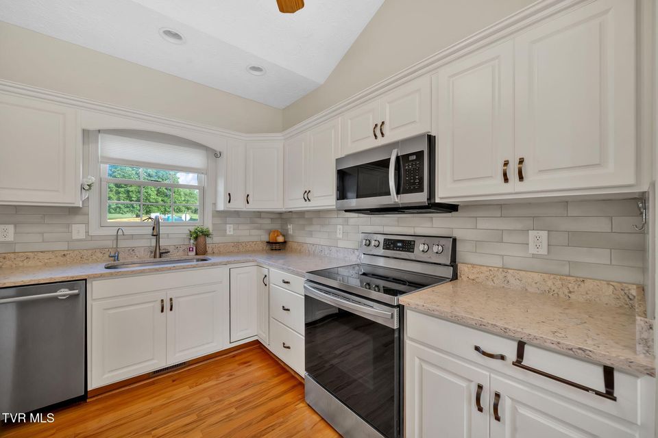 Photo #32: 114 Wiltshire Drive