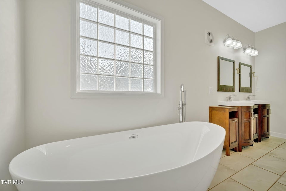 Photo #39: 114 Wiltshire Drive