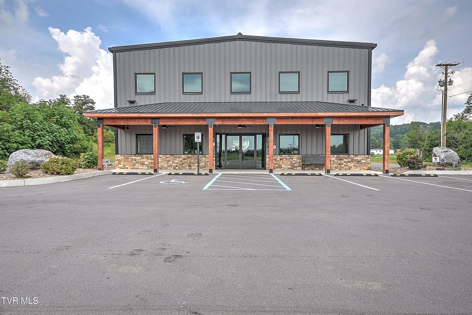 Photo #10: 915 Millennium Court