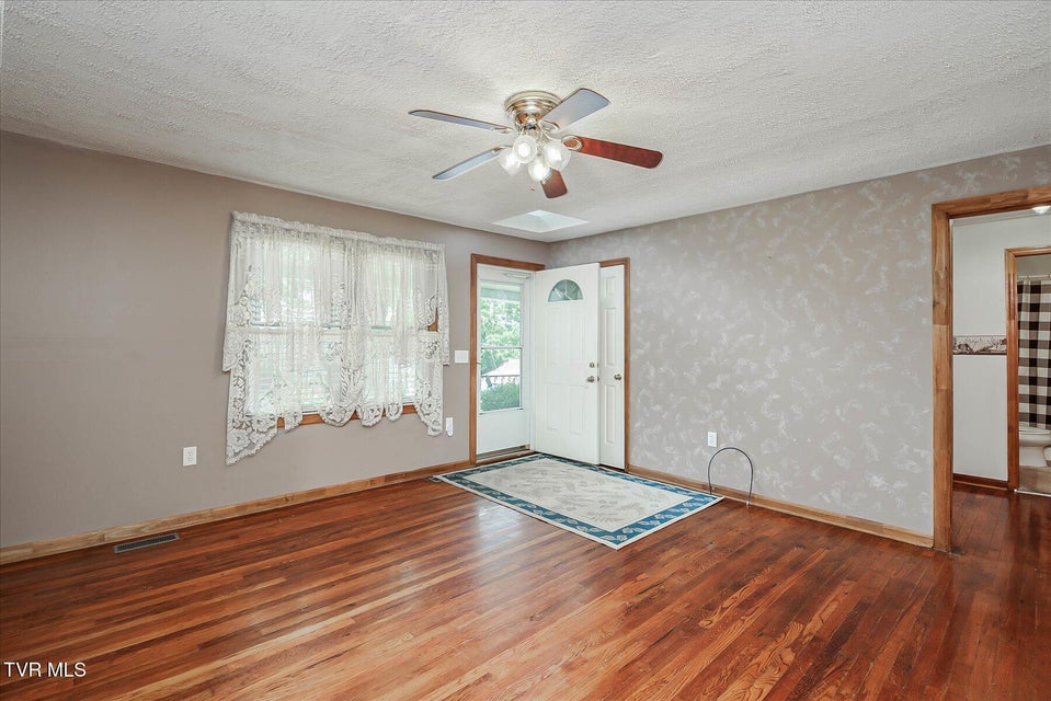Photo #11: 227 Jonesboro Drive