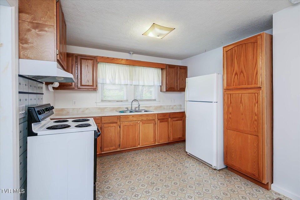 Photo #13: 227 Jonesboro Drive