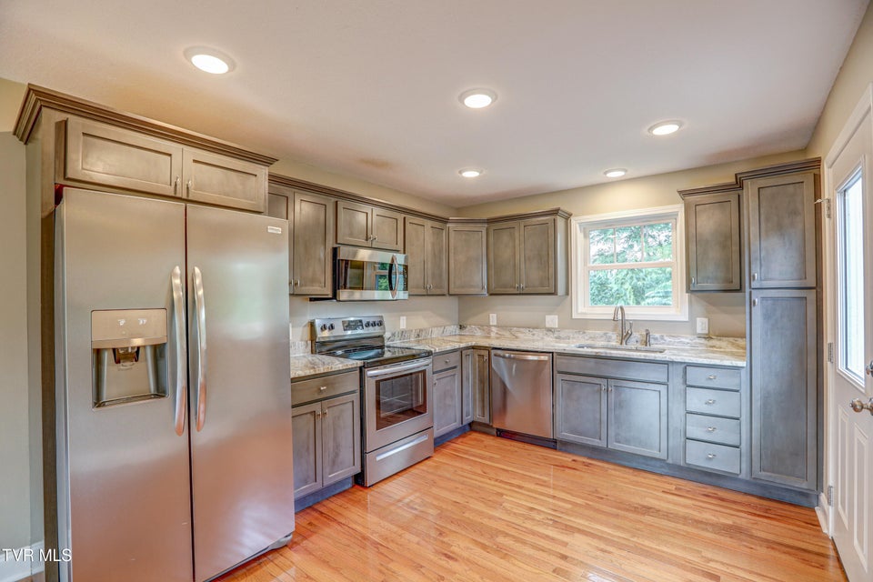 Photo #10: 136 Wilkshire Place