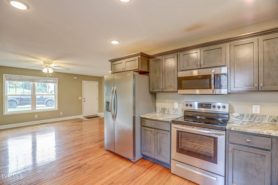 Photo #11: 136 Wilkshire Place