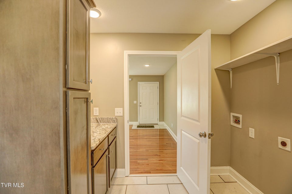Photo #15: 136 Wilkshire Place