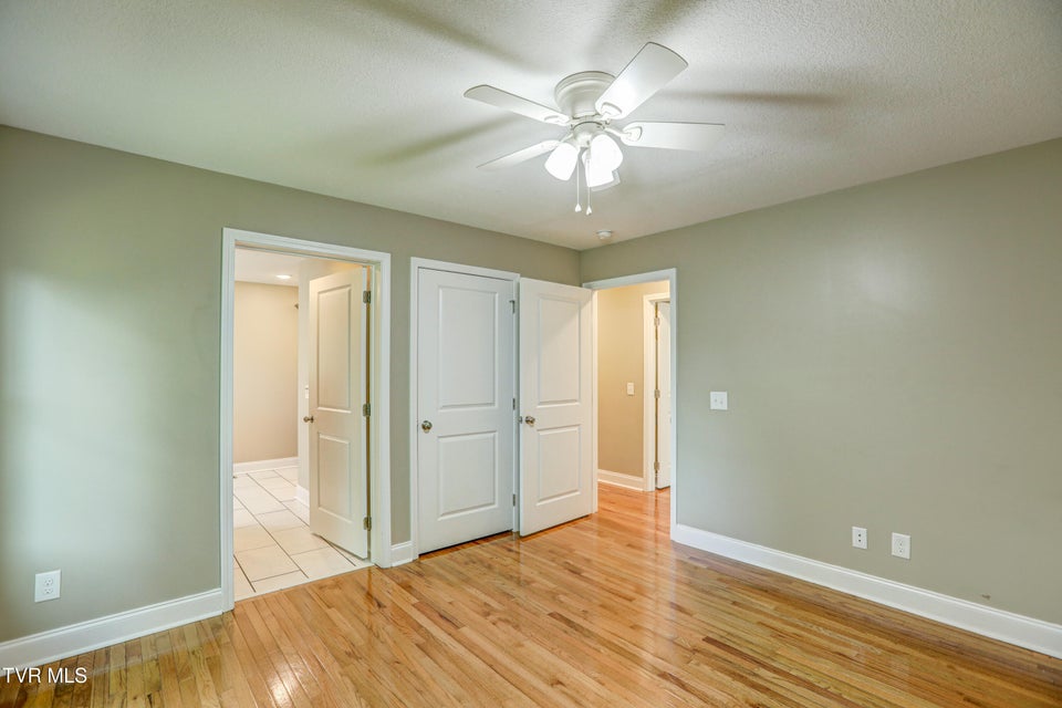 Photo #18: 136 Wilkshire Place