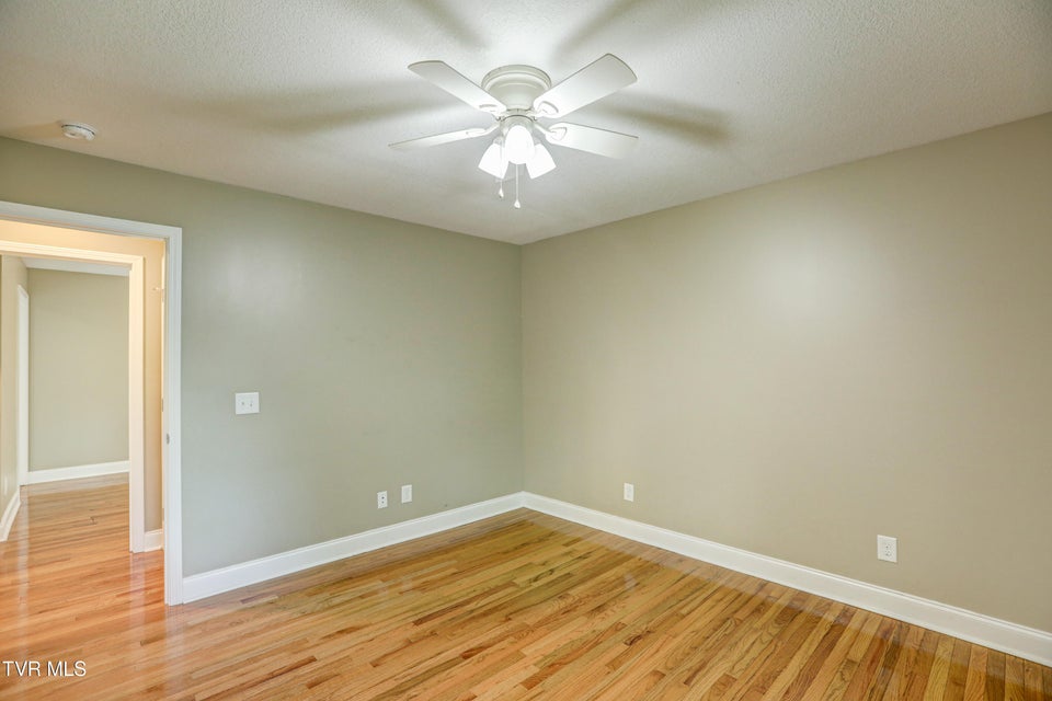 Photo #19: 136 Wilkshire Place