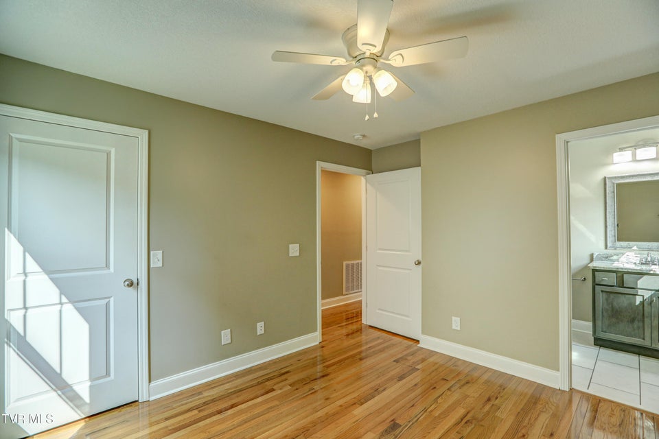 Photo #22: 136 Wilkshire Place