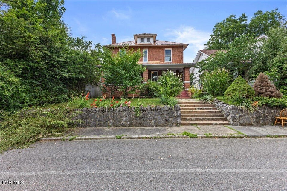 Photo #3: 909 Highland Avenue