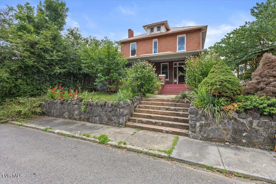 Photo #4: 909 Highland Avenue