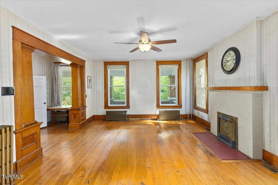 Photo #17: 909 Highland Avenue