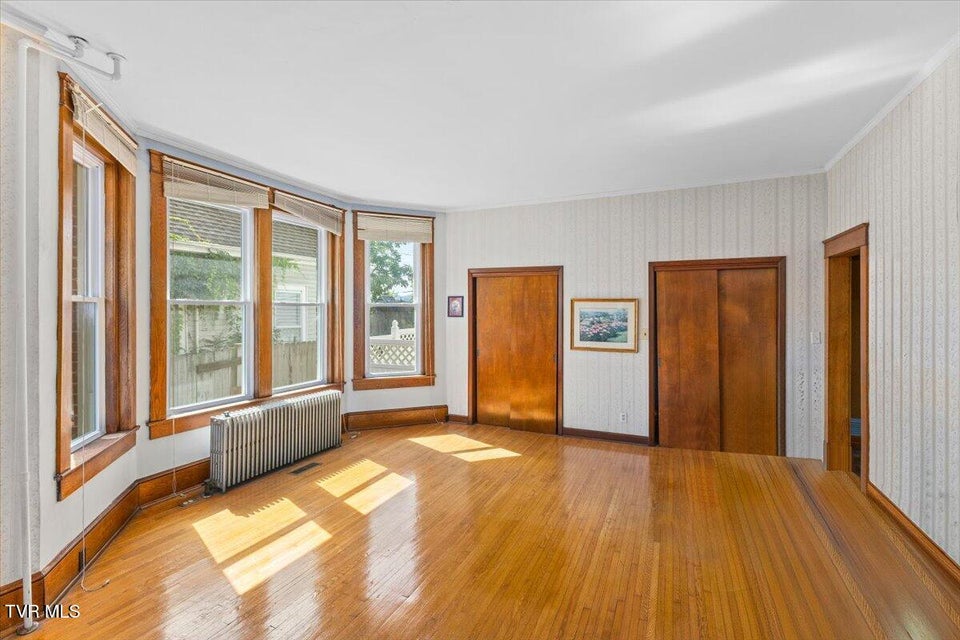 Photo #18: 909 Highland Avenue
