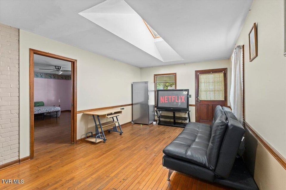 Photo #25: 909 Highland Avenue