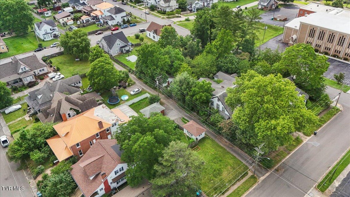 Photo #9: 909 Highland Avenue