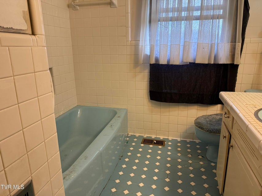 Photo #3: 195 Pineview Drive