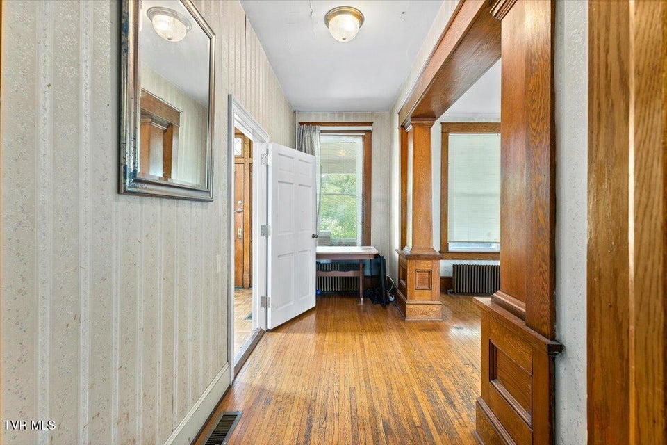 Photo #28: 909 Highland Avenue