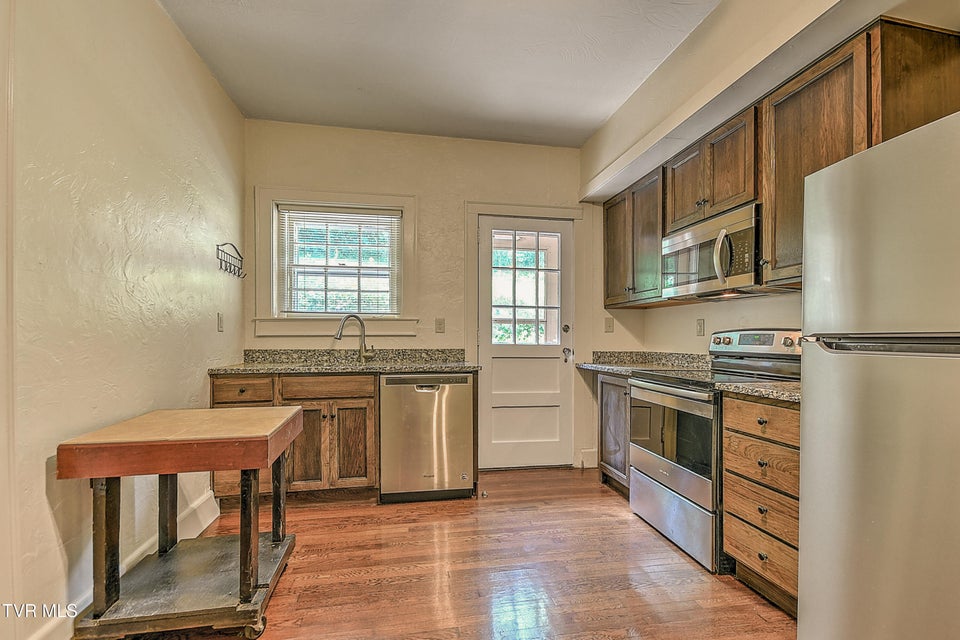 Photo #38: 1027 Summer Street