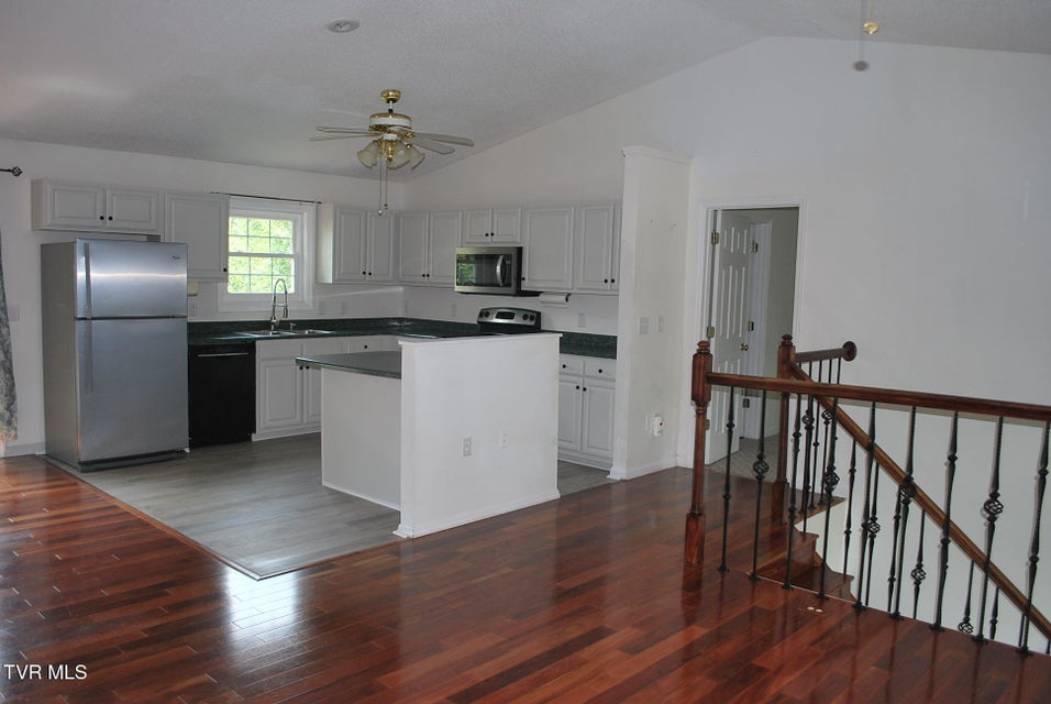 Photo #15: 115 Chimney Top Lane