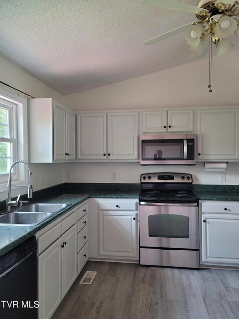 Photo #23: 115 Chimney Top Lane