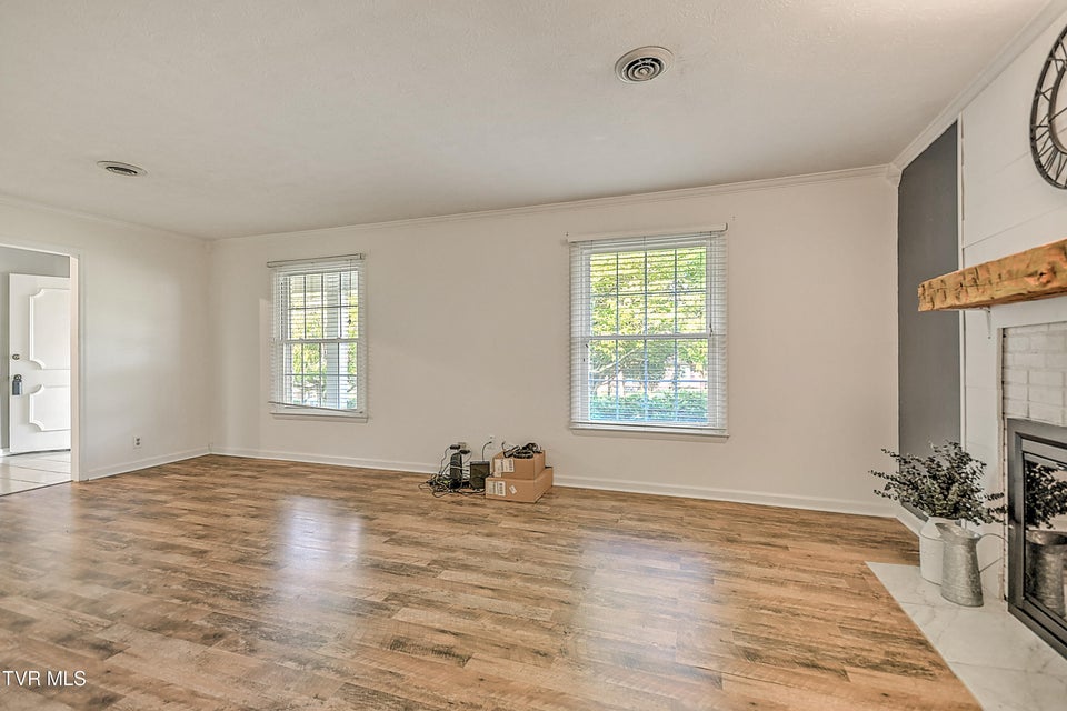 Photo #4: 112 Hillview Road