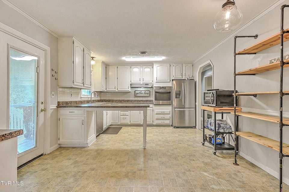 Photo #10: 112 Hillview Road