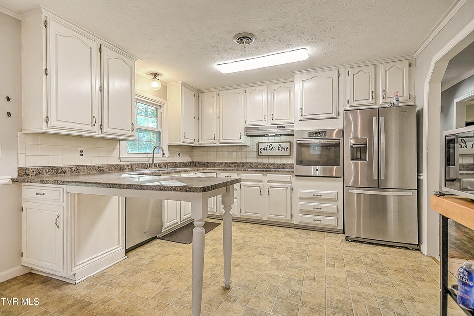 Photo #13: 112 Hillview Road