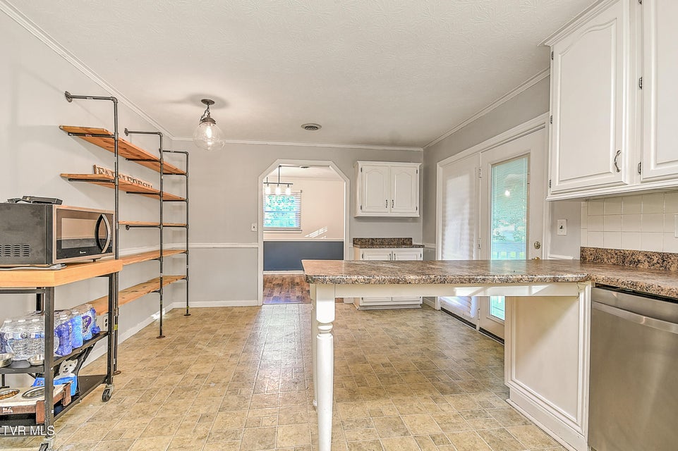 Photo #15: 112 Hillview Road